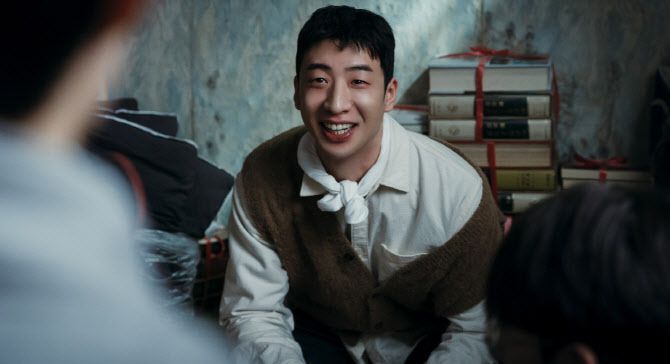 (사진=웨이브 ‘거래’ 스틸)