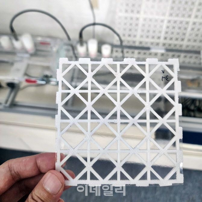 건축용 차음판, 친환경 자동차에 쓸 수 있는 차음재 단일구조 시제품.(사진=이데일리 강민구 기자)