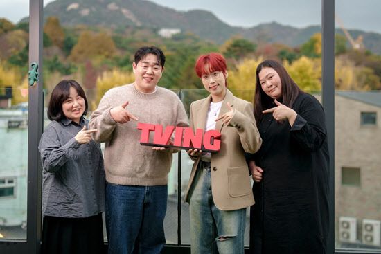 왼쪽부터 이언주 작가, 문상훈, 재재, 이희선 PD(사진=티빙)