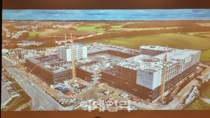 펠릭스 지오제티사가 건설 중인 룩셈부르크 종합 엔터테인먼트 건축물 ‘그리드엑스(GridX)’(사진=김가은 기자)