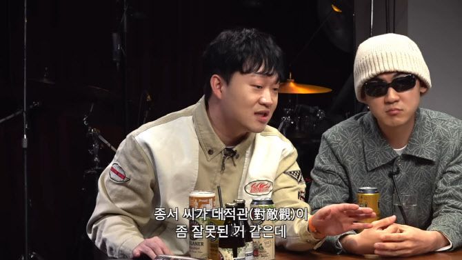 인기 유튜브 채널 ‘피식대학’에서 “우리의 주적은 북한”이라는 취지의 발언을 하고 있다. (사진=피식대학 유튜브 채널 영상 캡처)