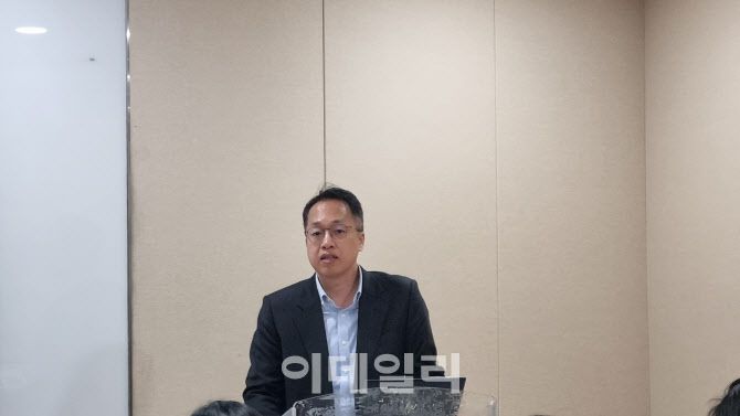 박병성 에릭슨엘지 테크니컬디렉터가 7일 서울 광화문에서 열린 간담회에서 ‘에릭슨 모빌리티 리포트’ 내용을 발표하는 모습(사진=김가은 기자)