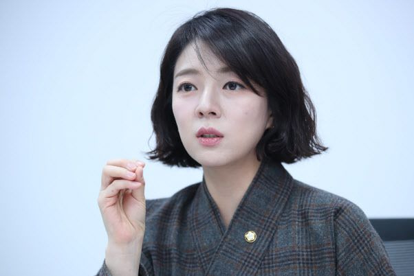 배현진 국민의힘 의원이 18일 오후 서울 여의도 국회 의원회관에서 이데일리와 인터뷰를 하고 있다.(사진=이데일리 노진환 기자)