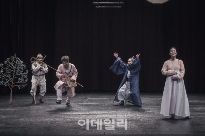 연극 ‘조씨고아, 복수의 씨앗’의 한 장면. (사진=국립극단)