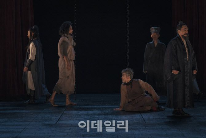 연극 ‘조씨고아, 복수의 씨앗’의 한 장면. (사진=국립극단)