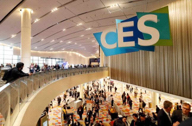 미국 네바다주 라스베이거스에서 CES 참석자들이 전시회장으로 향하고 있다.(사진=로이터)