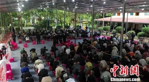 보이스피싱 조직에 억류돼 활동한 중국인 수천명이 중국 송환을 위해 대기하고 있다. (사진=중국신문망 캡처)