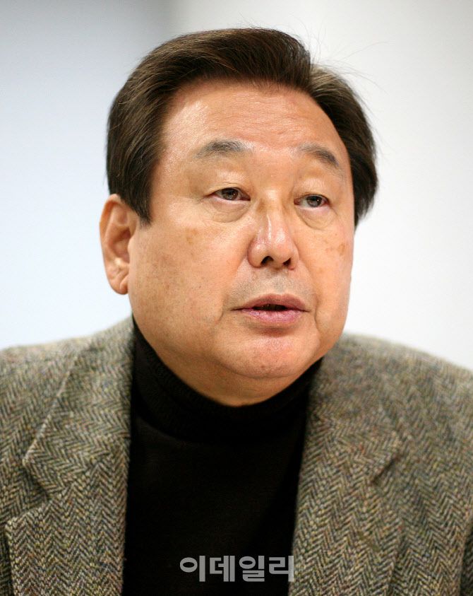 김무성 전 새누리당(현 국민의힘) 대표가 지난 17일 서울 마포구 한 사무실에서 이데일리와 인터뷰를 진행하고 있다. (사진=김유성 기자