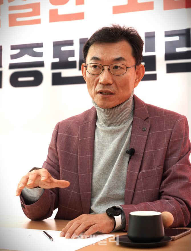 장석환 예비후보가 고양시와 덕양구 발전을 위한 자신만의 비전을 설명하고 있다.(사진=정재훈기자)