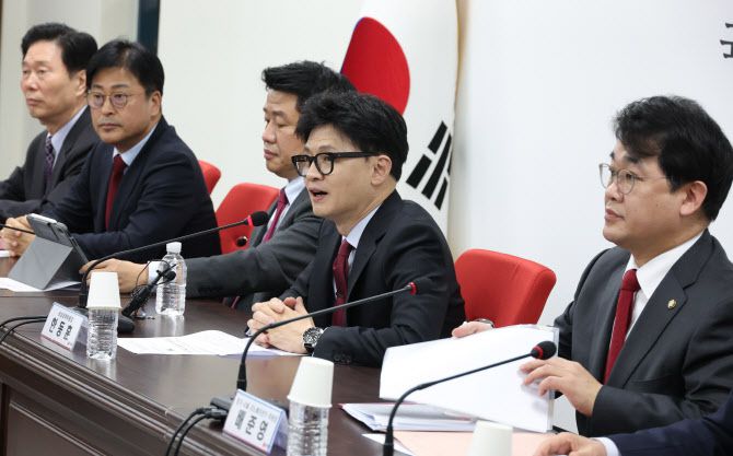 한동훈 국민의힘 비상대책위원장이 7일 오후 서울 여의도 국민의힘 중앙당사에서 열린 경기-서울 리노베이션TF 임명장수여식에서 인사말을 하고 있다. (사진=뉴시스)