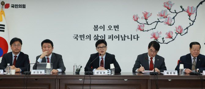 한동훈 국민의힘 비상대책위원장이 7일 오후 서울 여의도 국민의힘 중앙당사에서 열린 경기-서울 리노베이션TF 임명장 수여식에서 발언하고 있다.(사진=연합뉴스)