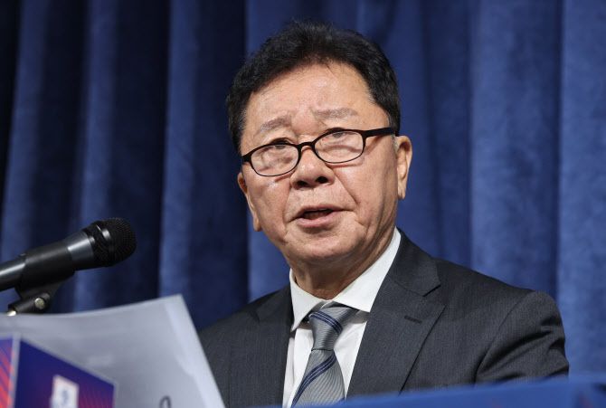정해성 대한축구협회 국가대표전력강화위원장이 21일 오후 서울 종로구 축구회관에서 전력강화위원회 회의 결과 브리핑을 하고 있다. 사진=연합뉴스