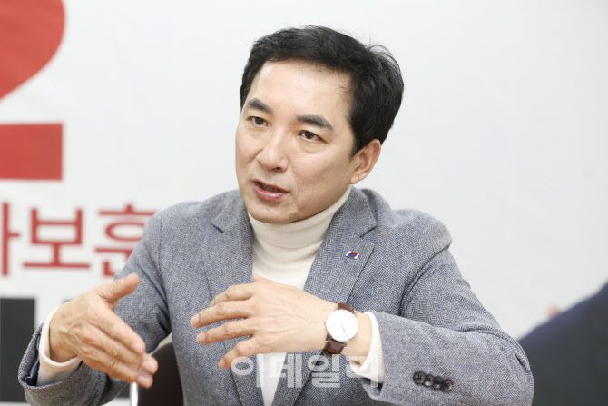 국민의힘 서울 영등포을에 공천을 신청한 박민식 전 국가보훈부 장관이 지난 20일 이데일리와 인터뷰를 하고 있다. (사진=이데일리 이영훈 기자)