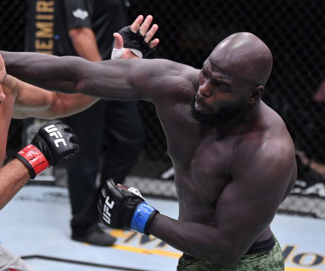 강력한 파워가 일품인 UFC 헤비급 랭킹 12위 자이르지뉴 로젠스트루이크. 사진=UFC