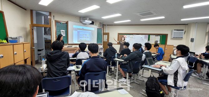 자율형공립고2.0으로 선정된 부산의 경남고등학교 1학년 수업.(사진=학교 홈페이지)