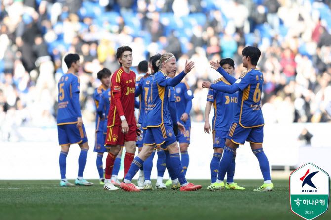 울산HD가 개막전에서 포항을 꺾고 첫 승에 성공했다. 사진=한국프로축구연맹