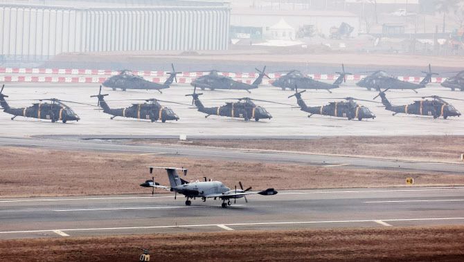 오는 4일부터 14일까지 진행되는 한반도 방어를 위한 정례 연합 훈련 ‘자유의 방패’(FS:Freedom Shield) 연습을 하루 앞둔 3일 경기도 평택시 캠프 험프리스에서 RC-12X 가드레일 정찰기가 이륙하고 있다. (사진=연합뉴스)