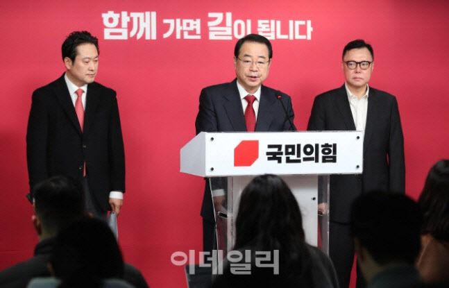 정영환(가운데) 국민의힘 공천관리위원장이 지난 18일 오전 서울 여의도 당사에서 제9차 회의 결과를 발표하고 있다. (사진=이데일리 노진환 기자)