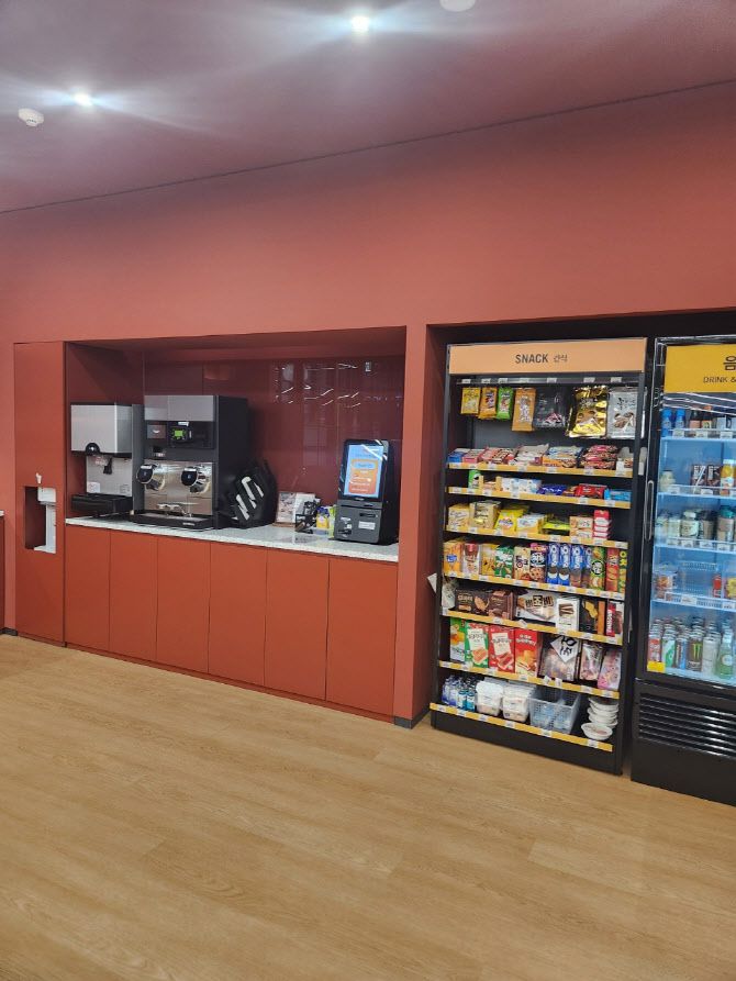 광교플렉스데시앙 빌딩 1층의 직원 전용 식당. 사진=김현아 기자