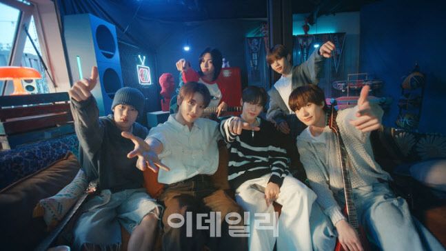 우리은행이 신규 모델로 발탁한 ‘라이즈(RIIZE)’.(사진=우리은행)