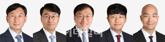 법무법인 화우 송무그룹의 유승룡(왼쪽부터), 시진국, 박영수, 박현우, 이승혁 변호사. 법무법인 화우 제공.