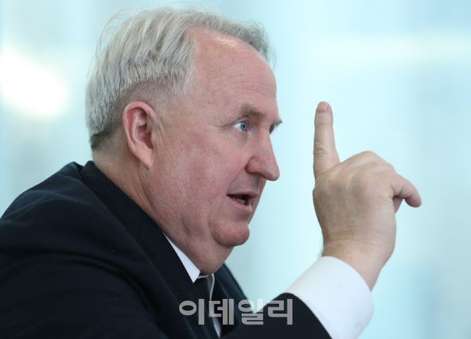 인요한 국민의미래 선거대책위원장이 지난달 28일 서울 영등포구 여의도동 중앙당사에서 이데일리와 인터뷰를 하고 있다. (사진=이데일리 노진환 기자)