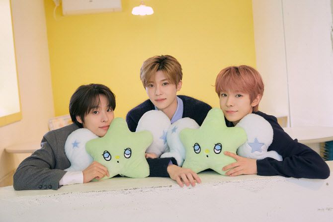 왼쪽부터 리쿠, 시온, 유우시