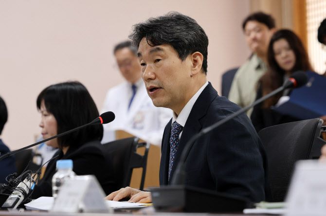 이주호 부총리 겸 교육부 장관이 5일 오후 대전시 중구 문화동 충남대학교 보운캠퍼스에서 총장, 의과대학 학장, 병원장 등과 간담회를 하고 있다. (사진=연합뉴스)