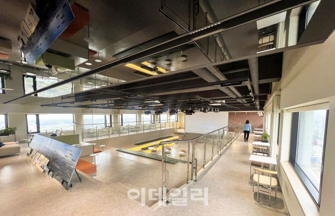 우석대에 있는 전망대 ‘W-스카이23 누리마루’ 내부