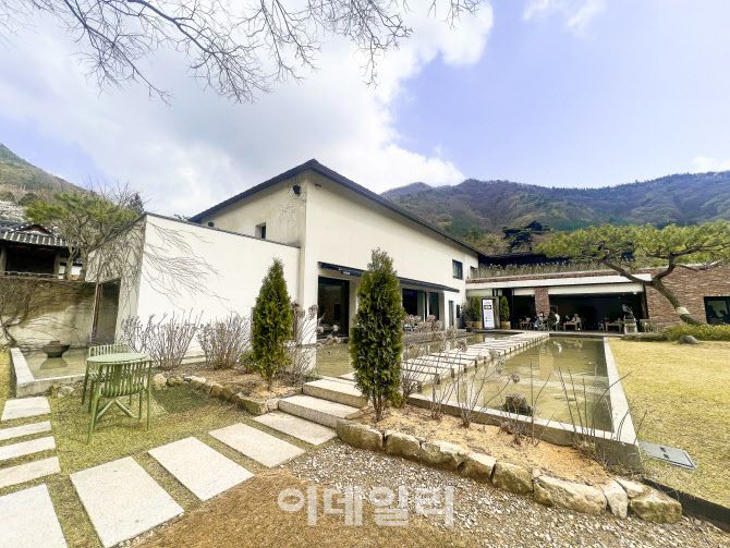 소양고택의 인근에 자리한 카페 ‘두베’