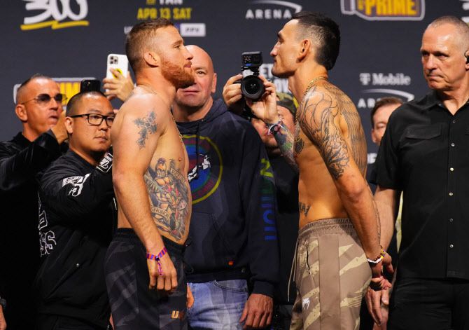 UFC ‘BMF 타이틀’을 놓고 대결하는 저스틴 게이치(왼쪽)와 맥스 할로웨이. 사진=UFC