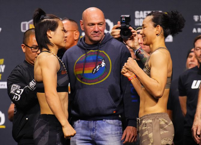 UFC 여성 스트로급 타이틀전을 벌이는 챔피언 장웨일리(왼쪽)와 도전자 옌샤오난. 사진=UFC