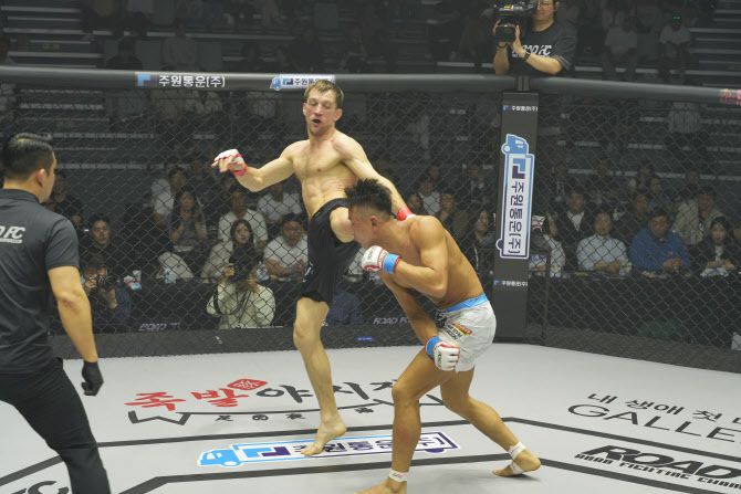 인덴코와 한윤수. 사진=ROAD FC