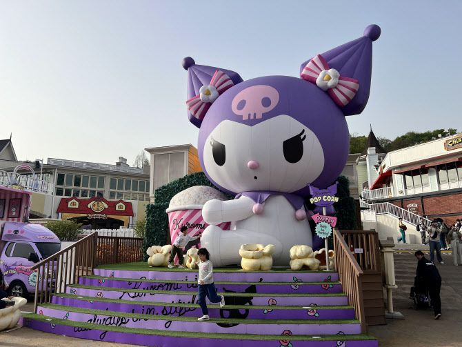 높이 7m 크기의 대형 쿠로미 포토존 (사진=김명상 기자)