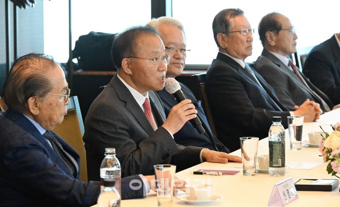 윤재옥 국민의힘 원내대표 겸 당대표 권한대행이 17일 서울 여의도 한 중식당에서 열린 상임고문단 간담회에서 발언하고 있다. (사진=이데일리 노진환 기자)