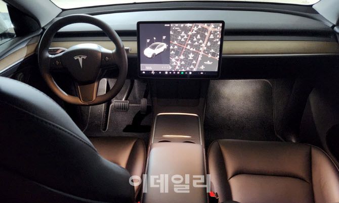 테슬라 모델 Y 스탠다드 후륜구동(RWD) 모델 실내. (사진=이데일리 이다원 기자)