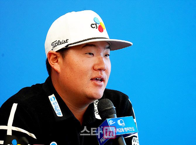 임성재가 24일 경기도 여주시 페럼클럽에서 열린 KPGA 투어 우리금융 챔피언십 기자회견에서 질문에 답하고 있다. (사진=이데일리 골프in 김상민 기자)