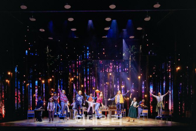 뮤지컬 ‘컴 프롬 어웨이’ 공연사진(사진=㈜쇼노트 제공).