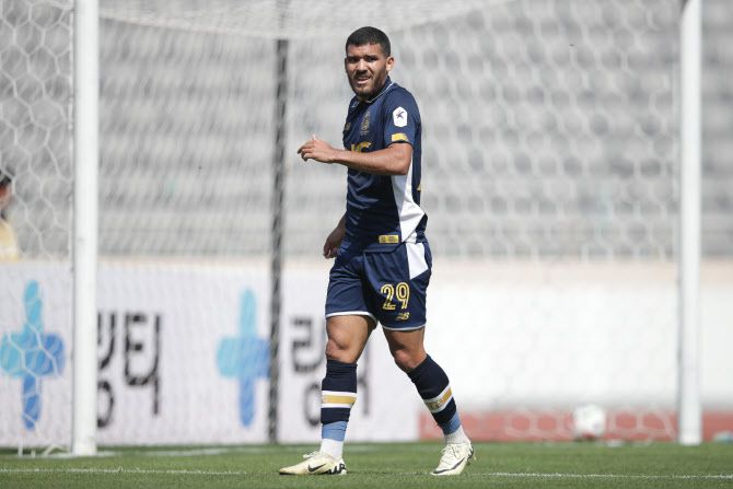 브루노 실바(이랜드). 사진=한국프로축구연맹