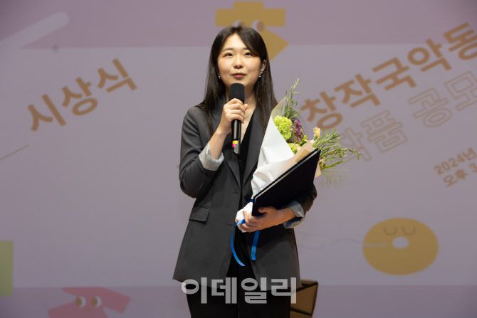 제38회 창작국악동요 작품 공모전 대상 수상자 ‘엇엇엇! 엇모리’의 작곡가 김여진씨. (사진=국립국악원)