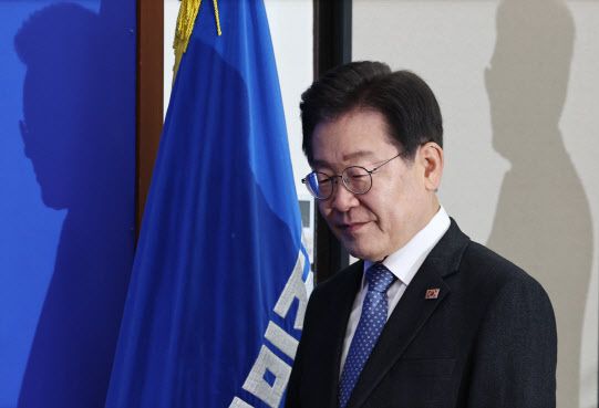 이재명 더불어민주당 대표가 20일 오전 서울 여의도 국회에서 열린 최고위원회의에 참석하고 있다.(사진=뉴스1)