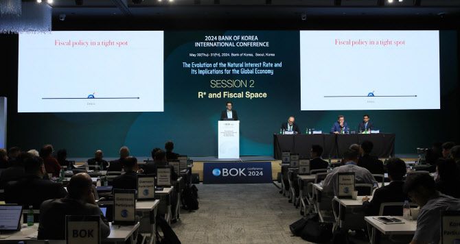 루디비히 슈트라웁 하버드대 교수가 30일 오전 서울 중구 한국은행에서 열린 「2024년 BOK 국제컨퍼런스(세션2)」에서 발표하고 있다.(사진=한은)