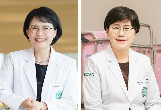 (왼쪽부터)하은희 이화여대 교수, 김혜순 교수. (사진 제공=이화여대)