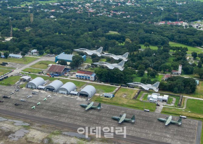 필리핀 공군의 FA-50PH가 편대비행을 하고 있다. (사진=한국항공우주산업)