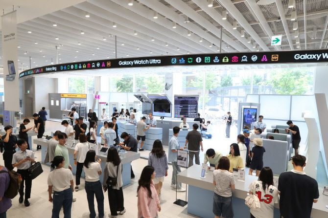 삼성스토어 홍대 갤럭시 스튜디오 전경