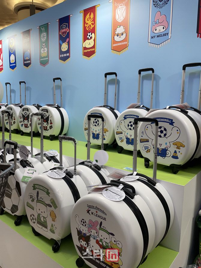 ‘FC 세븐일레븐 with K리그x산리오캐릭터즈 팝업 스토어’ 현장 모습.