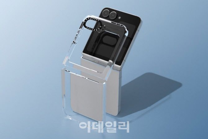 갤럭시 Z 플립6 클리어 케이스.(사진=케이스티파이)