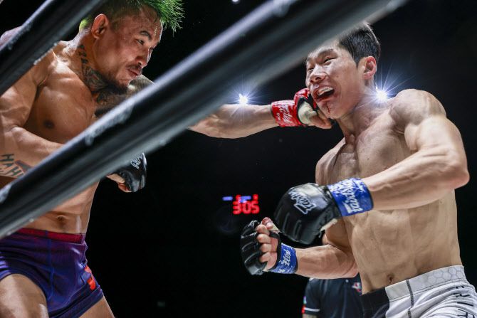 Y2K와 김종필의 MMA 경기 모습. 사진=링 챔피언십, 박종혁 기자