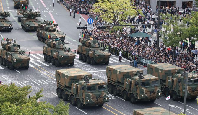 건군 제76주년 국군의 날인 1일 오후 서울 세종대로 일대에서 국군의 날 퍼레이드가 열리고 있다. (사진=방인권 기자)