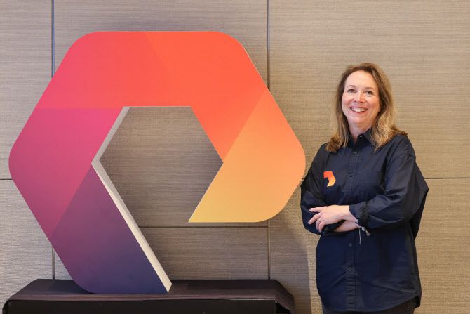 린 루카스(Lynn Lucas) 퓨어스토리지 최고마케팅책임자(CMO)가 15일 시그니엘 서울에서 이데일리와 인터뷰를 하고 있다.(출처: 퓨어스토리지)